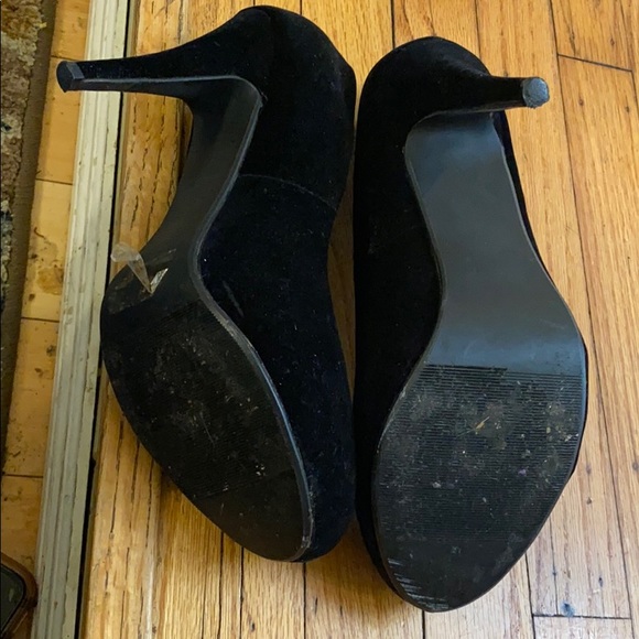 Black pumps size 10 about 2 or 2 1/2 inches - Picture 5 of 5